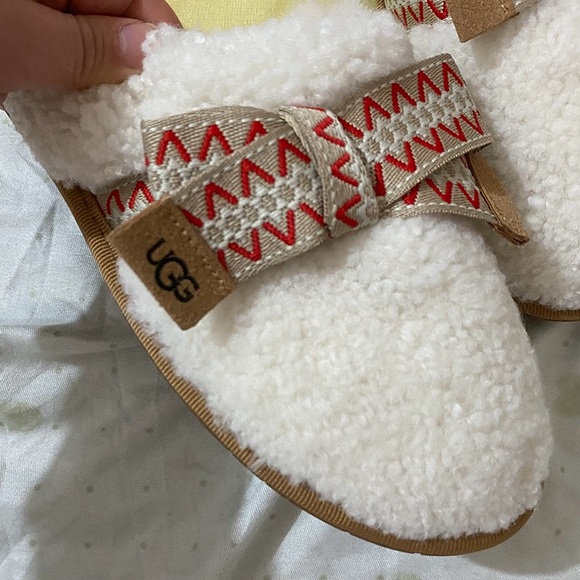 UGG Bow-Tie Furry Closed-Toe Mules - Picture 2 of 10
